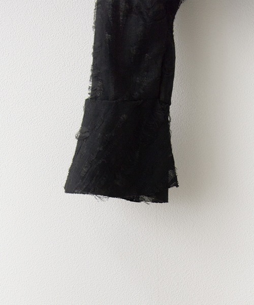 Chick(チック)の「Irregular Hem Frill tape Tops / イレギュラーヘムフリルテレコトップス(シャツ/ブラウス・レディース・ブラック/ベージュ/ブラウン/グレー・FREE)」の5枚目の写真