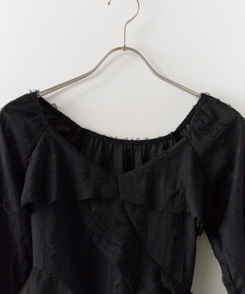 Chick(チック)の「Irregular Hem Frill tape Tops / イレギュラーヘムフリルテレコトップス(シャツ/ブラウス・レディース・ブラック/ベージュ/ブラウン/グレー・FREE)」の9枚目の写真