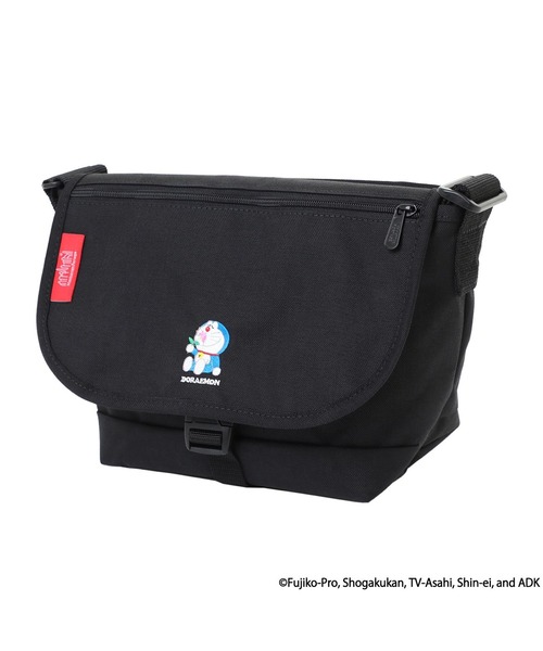 Manhattan Portage(マンハッタンポーテージ)の「Manhattan Portage/マンハッタンポーテージ ショルダーバック "ドラえもん" NYLON MESSENGER BAG FLAP ZIPPER POCKET DORAEMON 25 MP1605JRFZPDORA25(メッセンジャーバッグ・メンズ・ブラック・FREE)」の3枚目の写真