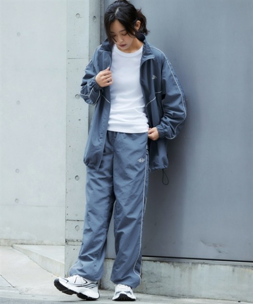 KANGOL SPORT(カンゴールスポーツ)の「裏メッシュ使いナイロントラックジャケット(はっ水加工・UVカット)<大きいサイズ有>(カンゴール スポーツ)(ナイロンジャケット・レディース・ブルー/チャコールグレー・S/3L/LL/L/M)」の21枚目の写真
