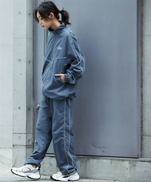 KANGOL SPORT(カンゴールスポーツ)の「裏メッシュ使いナイロントラックジャケット(はっ水加工・UVカット)<大きいサイズ有>(カンゴール スポーツ)(ナイロンジャケット・レディース・ブルー/チャコールグレー・S/3L/LL/L/M)」の22枚目の写真