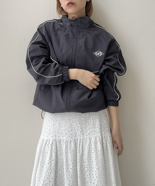 KANGOL SPORT(カンゴールスポーツ)の「裏メッシュ使いナイロントラックジャケット(はっ水加工・UVカット)<大きいサイズ有>(カンゴール スポーツ)(ナイロンジャケット・レディース・ブルー/チャコールグレー・S/3L/LL/L/M)」の14枚目の写真