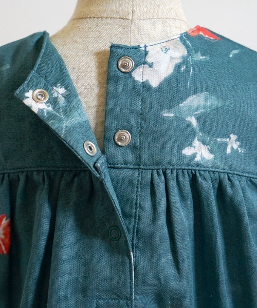 NAOMI ITO（ナオミイトウ）の「【NAOMI ITO(ナオミイトウ)】 フリルスリーブオール 70cm・80cm（ロンパース・キッズ・ターコイズブルー・70cm/80ｃｍ）」の6枚目の写真