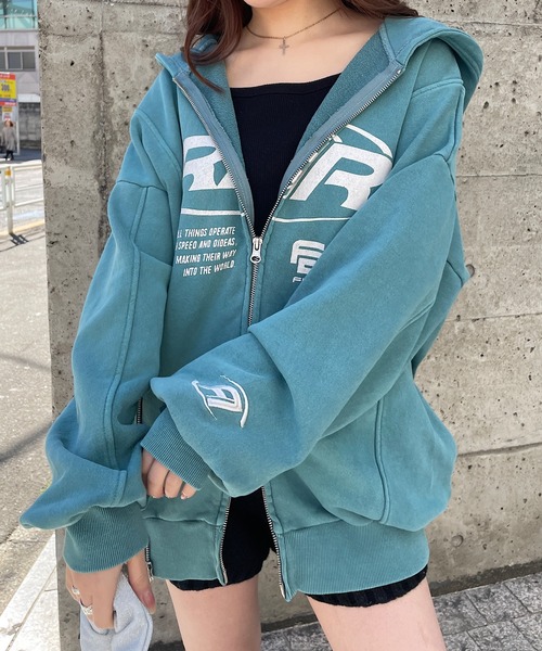 ROGER AND RAW（ロジャーアンドロウ）の「ダブルジップロゴプリントパーカー（パーカー・レディース・オフホワイト/ブラック/グリーン/レッド/スミクロ/ネイビー/レッド系・FREE）」の4枚目の写真