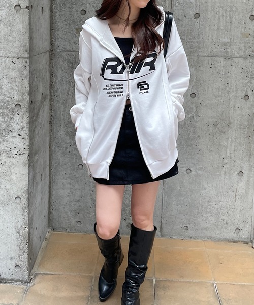 ROGER AND RAW（ロジャーアンドロウ）の「ダブルジップロゴプリントパーカー（パーカー・レディース・オフホワイト/ブラック/グリーン/レッド/スミクロ/ネイビー/レッド系・FREE）」の12枚目の写真