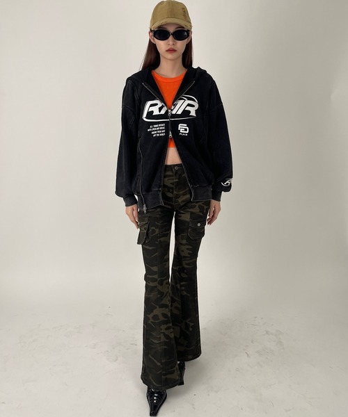 ROGER AND RAW（ロジャーアンドロウ）の「ダブルジップロゴプリントパーカー（パーカー・レディース・オフホワイト/ブラック/グリーン/レッド/スミクロ/ネイビー/レッド系・FREE）」の18枚目の写真