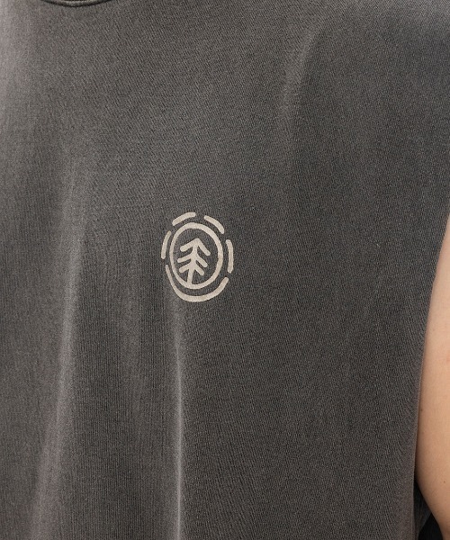 ELEMENT(エレメント)の「ELEMENT メンズ TAG 3 NO SLEEVE タンクトップ 【2025年夏モデル】/エレメントバックプリントノースリーブマッスルタンク(タンクトップ・メンズ・ホワイト/ブラック系その他・MEDIUM/X-LARGE/LARGE)」の6枚目の写真