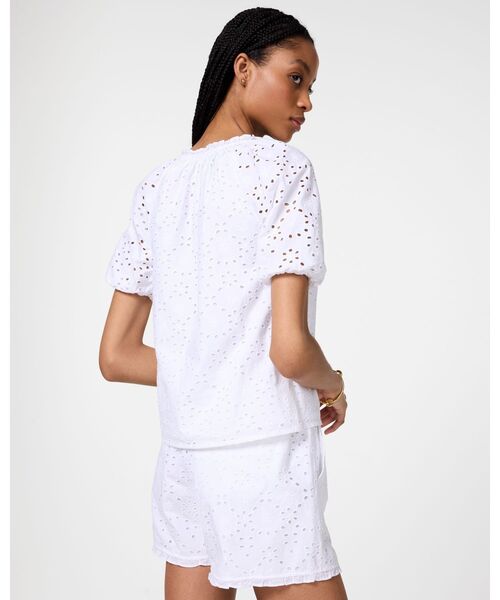 kate spade new york（ケイトスペード ニューヨーク）の「フローラル アイレット ブラウス（シャツ/ブラウス・レディース・ホワイト・SMALL/MEDIUM/X-SMALL）」の2枚目の写真