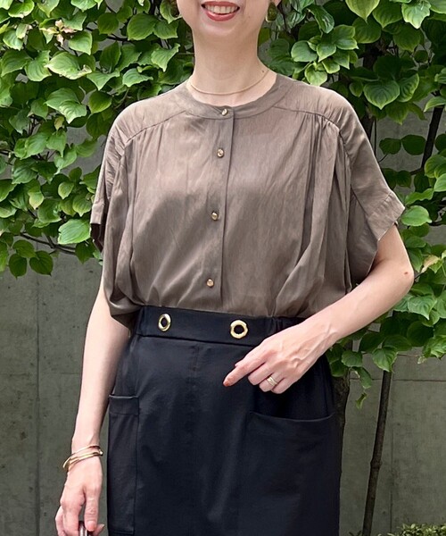 MICO COULIER（ミコクリエ）の「麻調シアーギャザーブラウス（シャツ/ブラウス・レディース・ブラック/キナリ/レッド/ブルー/モカ・38）」の3枚目の写真