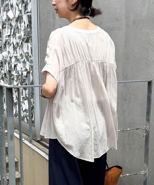 MICO COULIER（ミコクリエ）の「麻調シアーギャザーブラウス（シャツ/ブラウス・レディース・ブラック/キナリ/レッド/ブルー/モカ・38）」の16枚目の写真