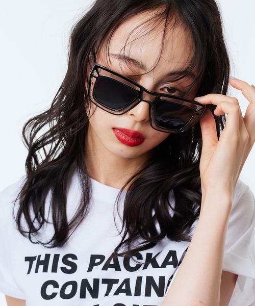 Narcissus（ナルシス）の「【ユニセックスデザイン】 ラインクリアサングラス　UVカット（サングラス・レディース・クリア/ブラック・FREE）」の2枚目の写真