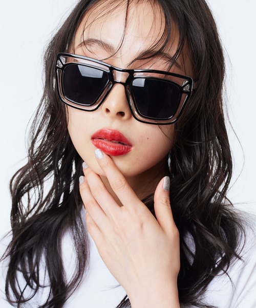 Narcissus（ナルシス）の「【ユニセックスデザイン】 ラインクリアサングラス　UVカット（サングラス・レディース・クリア/ブラック・FREE）」の3枚目の写真