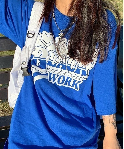 SHEENA(シーナ)の「BLACK WORKロゴプリントオーバーサイズTシャツ(Tシャツ/カットソー・レディース・ブルー/ブラック/ホワイト・M)」の3枚目の写真