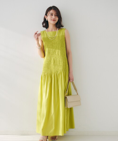 UNTITLED(アンタイトル)の「【コットン100/夏ワンピ/ナロー】シャーリングワンピース(ワンピース・レディース・ダークブラウン/スモーキーグリーン系/ブラック/オフホワイト・01/02/03/44)」の4枚目の写真