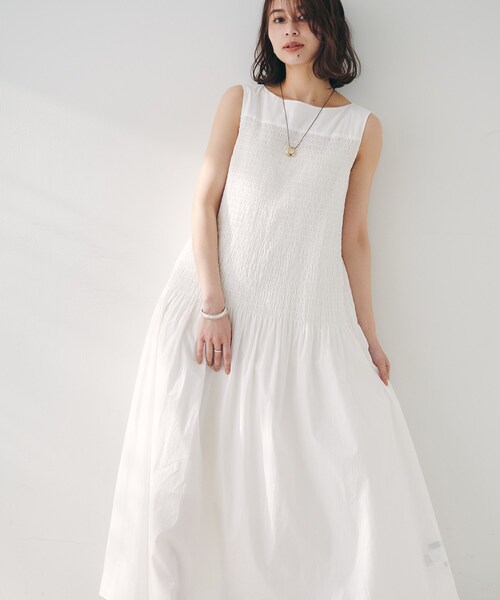 UNTITLED(アンタイトル)の「【コットン100/夏ワンピ/ナロー】シャーリングワンピース(ワンピース・レディース・ダークブラウン/スモーキーグリーン系/ブラック/オフホワイト・01/02/03/44)」の2枚目の写真