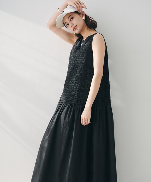 UNTITLED(アンタイトル)の「【コットン100/夏ワンピ/ナロー】シャーリングワンピース(ワンピース・レディース・ダークブラウン/スモーキーグリーン系/ブラック/オフホワイト・01/02/03/44)」の1枚目の写真