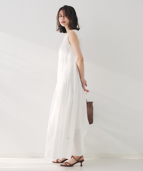 UNTITLED(アンタイトル)の「【コットン100/夏ワンピ/ナロー】シャーリングワンピース(ワンピース・レディース・ダークブラウン/スモーキーグリーン系/ブラック/オフホワイト・01/02/03/44)」の7枚目の写真