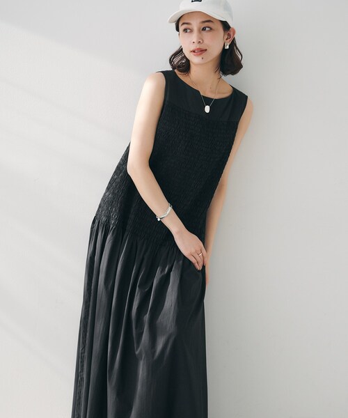 UNTITLED(アンタイトル)の「【コットン100/夏ワンピ/ナロー】シャーリングワンピース(ワンピース・レディース・ダークブラウン/スモーキーグリーン系/ブラック/オフホワイト・01/02/03/44)」の10枚目の写真