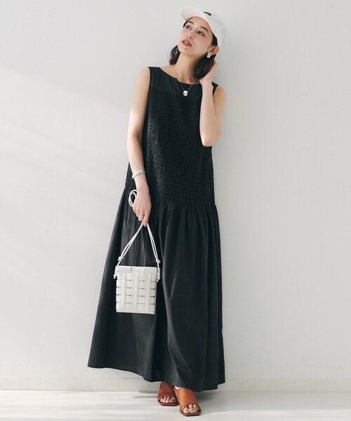 UNTITLED(アンタイトル)の「【コットン100/夏ワンピ/ナロー】シャーリングワンピース(ワンピース・レディース・ダークブラウン/スモーキーグリーン系/ブラック/オフホワイト・01/02/03/44)」の11枚目の写真