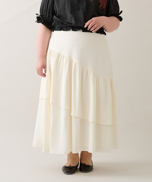 Louiosy(ルオシー)の「【大きいサイズ】アシメティアードスカート(スカート・レディース・オフホワイト/ブラック・3L/4L/X-LARGE)」の8枚目の写真