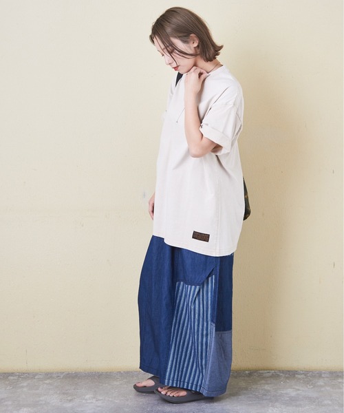 CUBE SUGAR(キューブシュガー)の「無地ピグメント染めビッグTシャツ(Tシャツ/カットソー・レディース・グリーン/スミクロ/パープル/ナチュラル/グレー・M)」の7枚目の写真