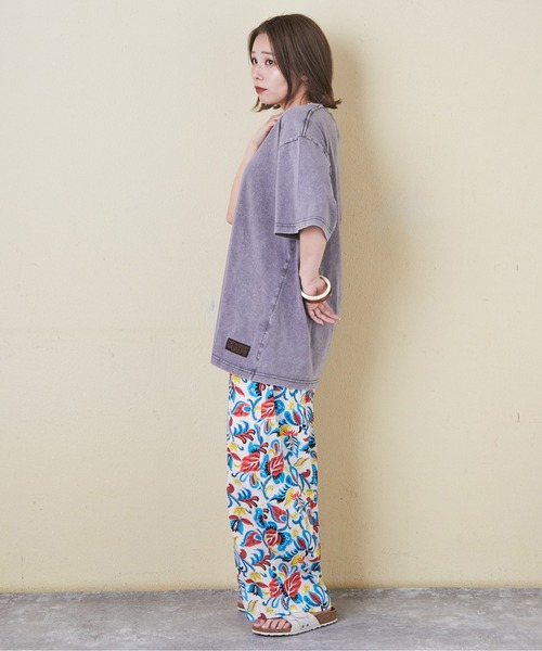 CUBE SUGAR(キューブシュガー)の「無地ピグメント染めビッグTシャツ(Tシャツ/カットソー・レディース・グリーン/スミクロ/パープル/ナチュラル/グレー・M)」の13枚目の写真