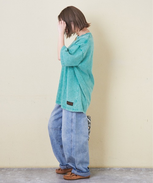 CUBE SUGAR(キューブシュガー)の「無地ピグメント染めビッグTシャツ(Tシャツ/カットソー・レディース・グリーン/スミクロ/パープル/ナチュラル/グレー・M)」の20枚目の写真