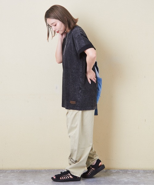 CUBE SUGAR(キューブシュガー)の「無地ピグメント染めビッグTシャツ(Tシャツ/カットソー・レディース・グリーン/スミクロ/パープル/ナチュラル/グレー・M)」の17枚目の写真