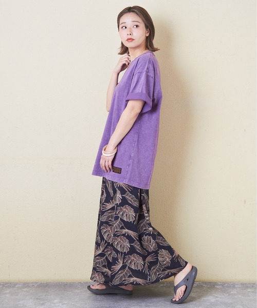 CUBE SUGAR(キューブシュガー)の「無地ピグメント染めビッグTシャツ(Tシャツ/カットソー・レディース・グリーン/スミクロ/パープル/ナチュラル/グレー・M)」の22枚目の写真