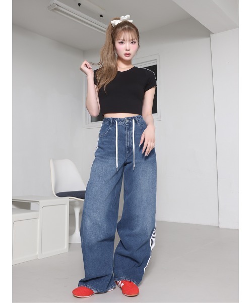 Darich（ダーリッチ）の「リメイクライクワイドデニムパンツ（デニムパンツ・レディース・ブラック/ブルー・S/M）」の4枚目の写真