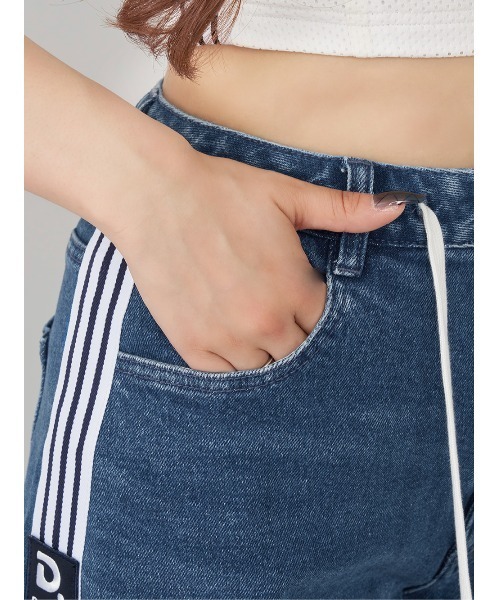 Darich（ダーリッチ）の「リメイクライクワイドデニムパンツ（デニムパンツ・レディース・ブラック/ブルー・S/M）」の13枚目の写真