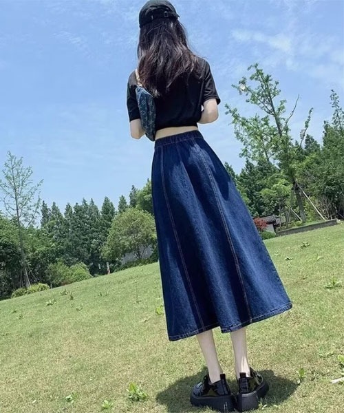 urge:(アージコロン )の「【URGE:】切替 フレア デニム ロング丈 スカート(デニムスカート・レディース・ブルー/ライトブルー・SMALL/MEDIUM/LARGE/X-LARGE)」の4枚目の写真