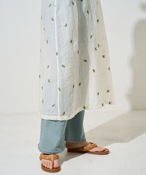 FREAK'S STORE(フリークスストア)の「限定展開 シアー 小花柄 刺繍 キャミワンピース(ワンピース・レディース・アイボリー/ブラック・フリ-)」の6枚目の写真