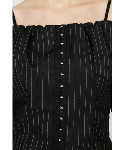 SLY（スライ）の「FRONT HOOK VOLUME SLEEVE BL フロントホック ボリュームスリーブ ブラウス 夏服 半袖 秋服（シャツ/ブラウス・レディース・マルチ/ブラック・FREE）」の4枚目の写真