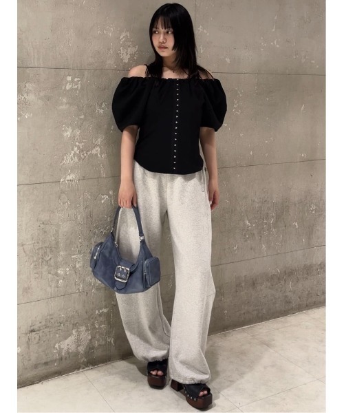 SLY（スライ）の「FRONT HOOK VOLUME SLEEVE BL フロントホック ボリュームスリーブ ブラウス 夏服 半袖 秋服（シャツ/ブラウス・レディース・マルチ/ブラック・FREE）」の16枚目の写真