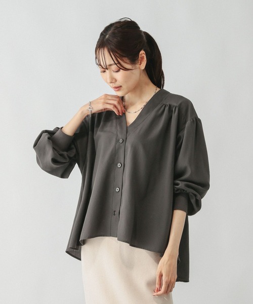 GLOBAL WORK（グローバルワーク）の「UVプロテクトシアーカーデ/575123（シャツ/ブラウス・レディース・スミクロ/グレイッシュベージュ/ライトブルー・MEDIUM/LARGE）」の11枚目の写真