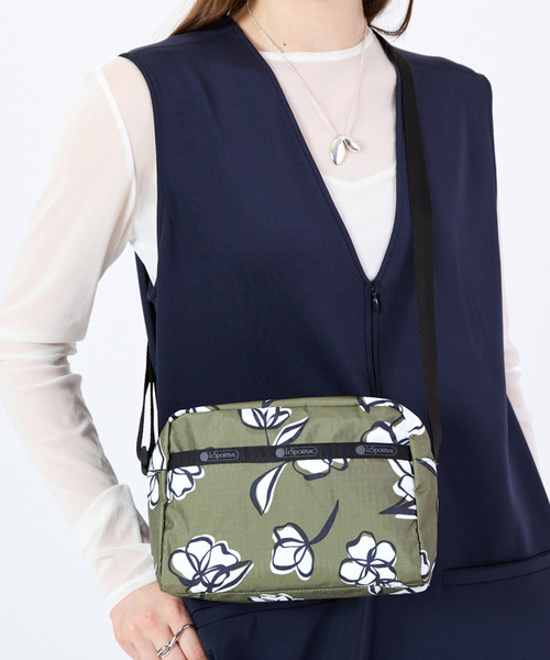 LeSportsac(レスポートサック)の「DANIELLA CROSSBODY オリーブフローラルシルエット(ショルダーバッグ・レディース・グリーン・FREE)」の2枚目の写真