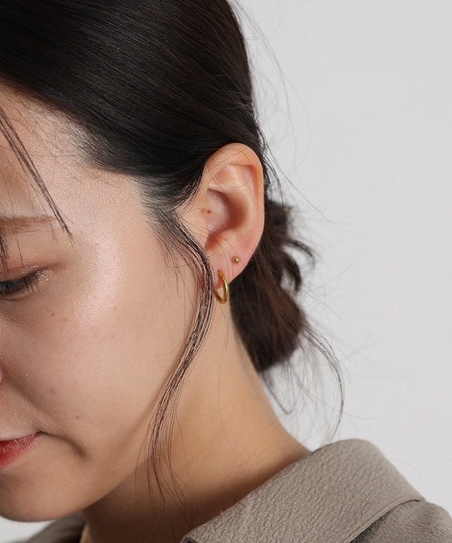 COLONY 2139(コロニートゥーワンスリーナイン)の「ミニフープステンレスセットピアス(ピアス(両耳用)・レディース・ゴールド/シルバー・FREE)」の2枚目の写真