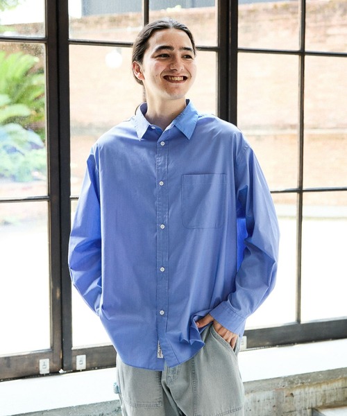 niko and...（ニコアンド）の「イージーケア無地ロングスリーブシャツ（シャツ/ブラウス・メンズ・オフホワイト/サックスブルー・MEDIUM/LARGE/BIG(L)）」の2枚目の写真