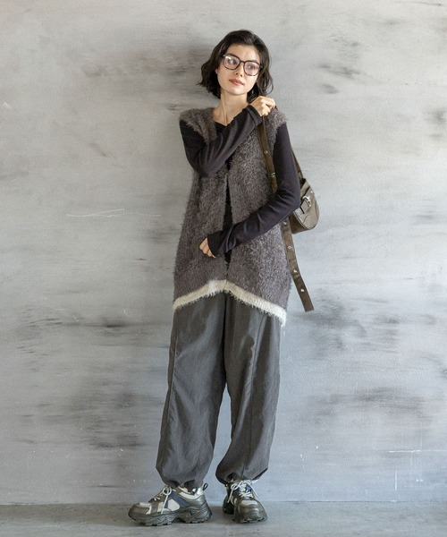 niko and...（ニコアンド）の「カシミヤ混ラウンドヘムTシャツ（Tシャツ/カットソー・レディース・ブラウン/オフホワイト/ブラック・FREE）」の13枚目の写真