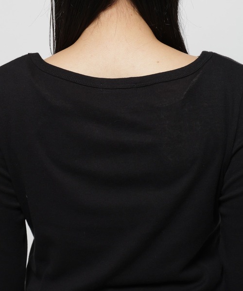 niko and...（ニコアンド）の「カシミヤ混ラウンドヘムTシャツ（Tシャツ/カットソー・レディース・ブラウン/オフホワイト/ブラック・FREE）」の7枚目の写真