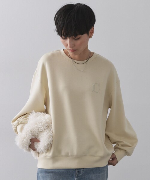 OPAQUE.CLIP(オペークドットクリップ)の「ワンポイント刺繍ダンボールトップス【UVケア/洗濯機洗い可】(Tシャツ/カットソー・レディース・オフホワイト/グレー/ライトイエロー系/ブラック・40/38/42)」の1枚目の写真