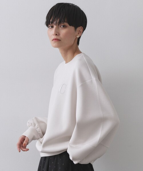OPAQUE.CLIP(オペークドットクリップ)の「ワンポイント刺繍ダンボールトップス【UVケア/洗濯機洗い可】(Tシャツ/カットソー・レディース・オフホワイト/グレー/ライトイエロー系/ブラック・40/38/42)」の5枚目の写真