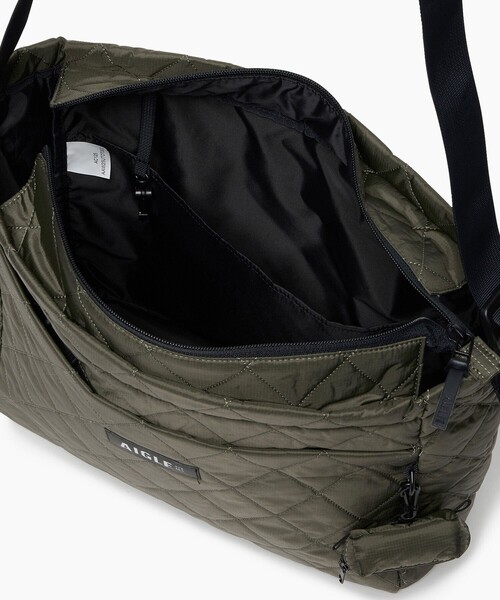 AIGLE（エーグル）の「キルティング 2wayトートバッグ イヤホンポーチ付き（トートバッグ・レディース・ライトグレー/ブラック/モスグリーン・FREE）」の11枚目の写真