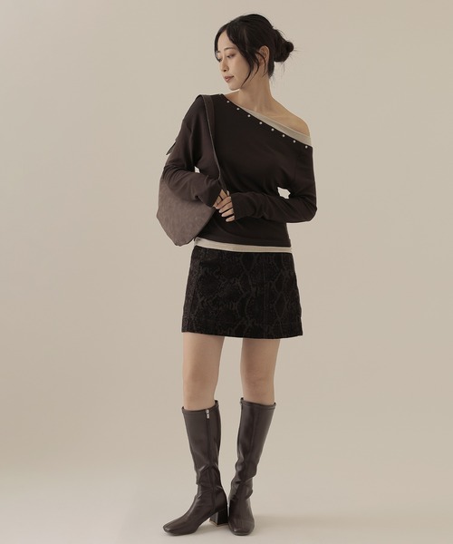 SUWDEE（スーディー）の「metal button layered tops（Tシャツ/カットソー・レディース・ブラウン/チャコールグレー/グレイッシュベージュ/ブラック・FREE）」の15枚目の写真