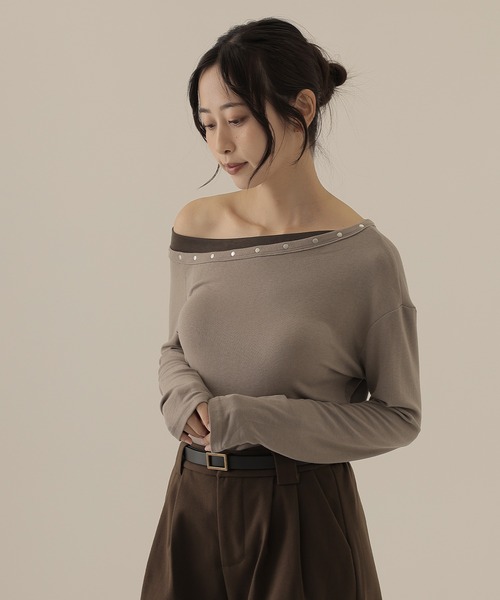 SUWDEE（スーディー）の「metal button layered tops（Tシャツ/カットソー・レディース・ブラウン/チャコールグレー/グレイッシュベージュ/ブラック・FREE）」の8枚目の写真