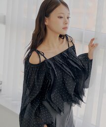 フリルオフショルブラウス