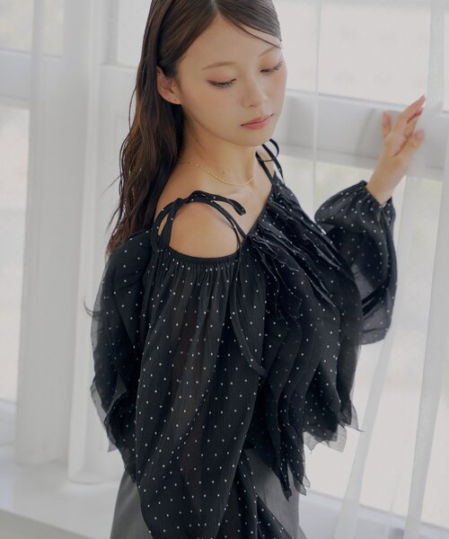 Chico(チコ)の「フリルオフショルブラウス(シャツ/ブラウス・レディース・アイボリー/ブラック系その他2/ホワイト系その他2/ピンク・FREE)」の13枚目の写真
