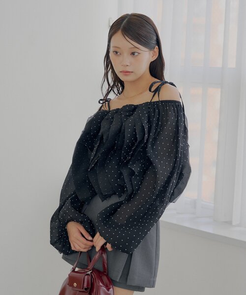 Chico(チコ)の「フリルオフショルブラウス(シャツ/ブラウス・レディース・アイボリー/ブラック系その他2/ホワイト系その他2/ピンク・FREE)」の16枚目の写真