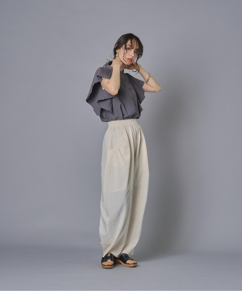 terrace(テラス)の「ポケットタックフォルムパンツ(その他パンツ・レディース・チャコールグレー/アッシュグレー/ブラック/ベージュ/キナリ/チャコール・MEDIUM/FREE)」の14枚目の写真